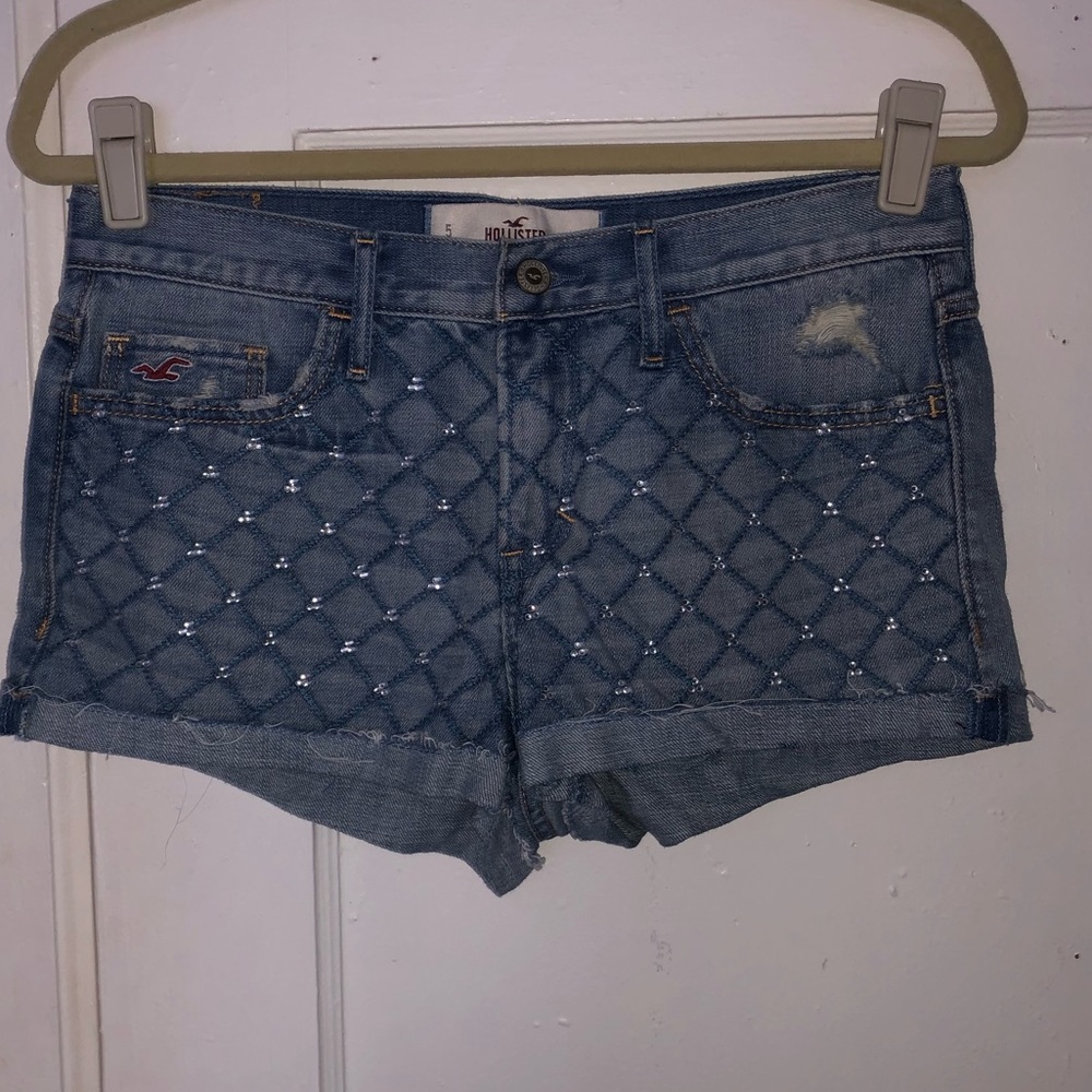 Patterned studded design jean shorts